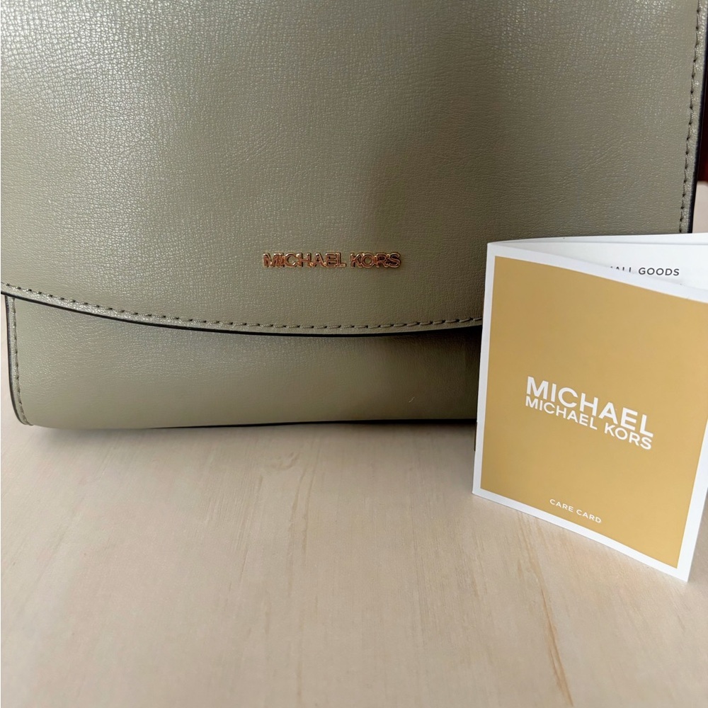 Michael Kors Ellis Medium Flap Messenger Bag - Picture 4 of 4